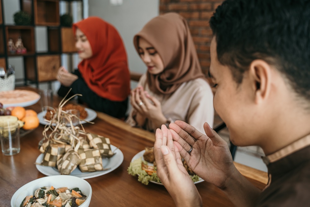 Ilustrasi berbuka puasa. (Foto/freepik).