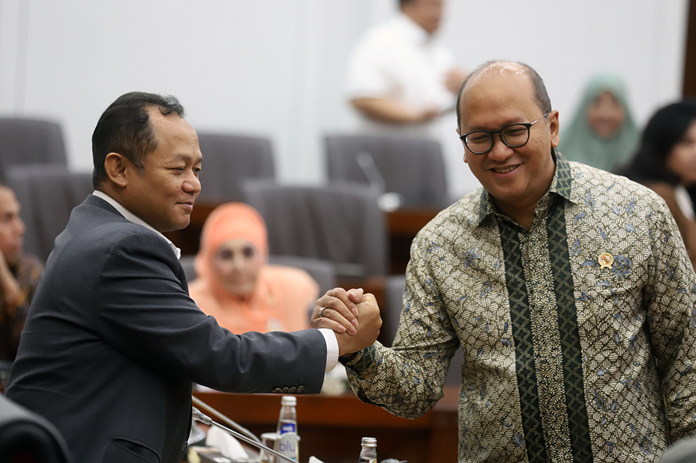 Menteri Investasi/Kepala BKPM Roslan Roeslani mengikuti rapat kerja bersama komisi VI. (BeritaNasional/Elvis Sendouw)