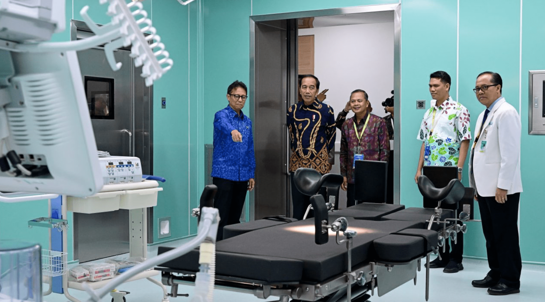 Presiden Jokowi saat meresmikan RS Ngoerah. (Foto/BPMI).