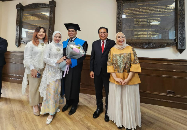 Momen Ridwan Kamil terima gelar profesor kehormatan dari L.N. Gumilyov Eurasian University Kazakhstan. (BeritaNasional/Doc. RK)