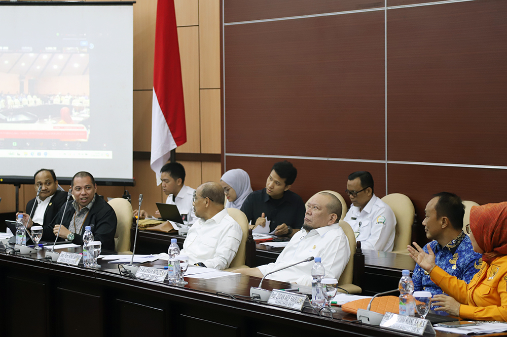 DPD RI gelar  seminar Nasional dengan tema “Tantangan Pemerintahan dan Pembangunan Daerah Perbatasan dalam Perspektif Otonomi Daerah". (BeritaNasional/Elvis Sendouw)