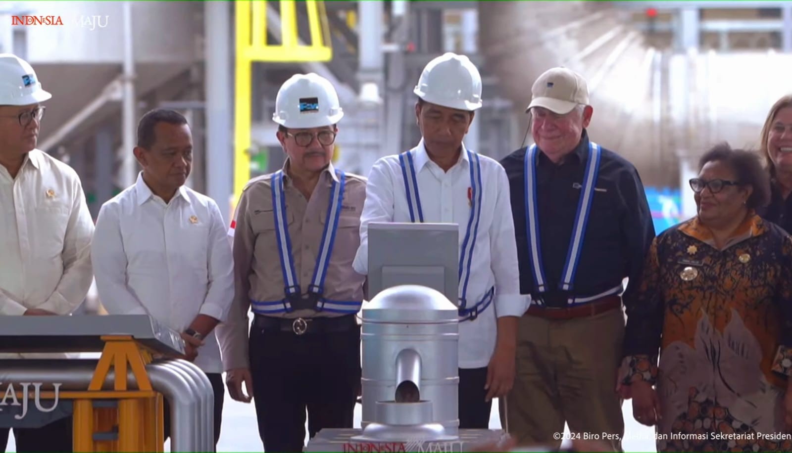 Presiden Jokowi meresmikan produksi Smelter PT Freeport Indonesia di Kawasan Ekonomi Khusus JIIPE, Gresik, Jawa Timur. (Foto/istimewa).