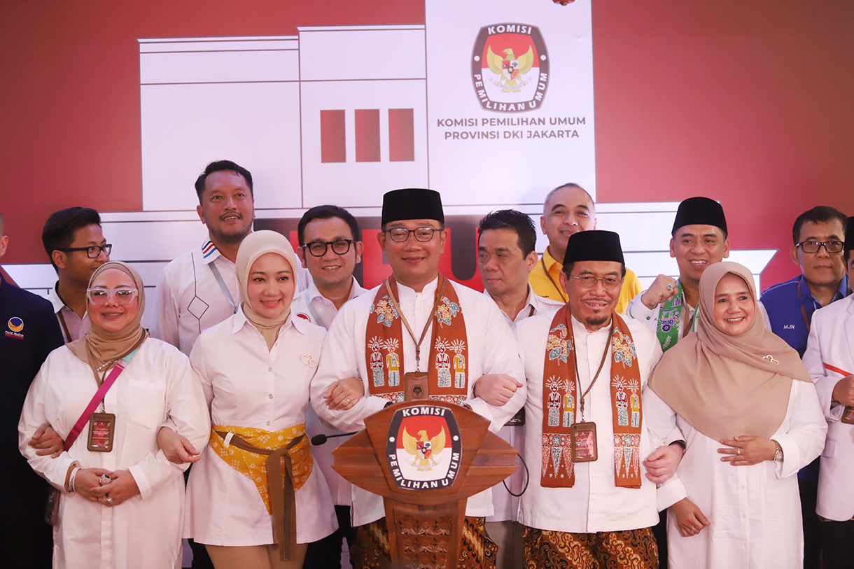 Paslon Ridwan Kamil-Suswono saat mendaftar di KPU Jakarta. (BeritaNasional/Oke Atmaja)