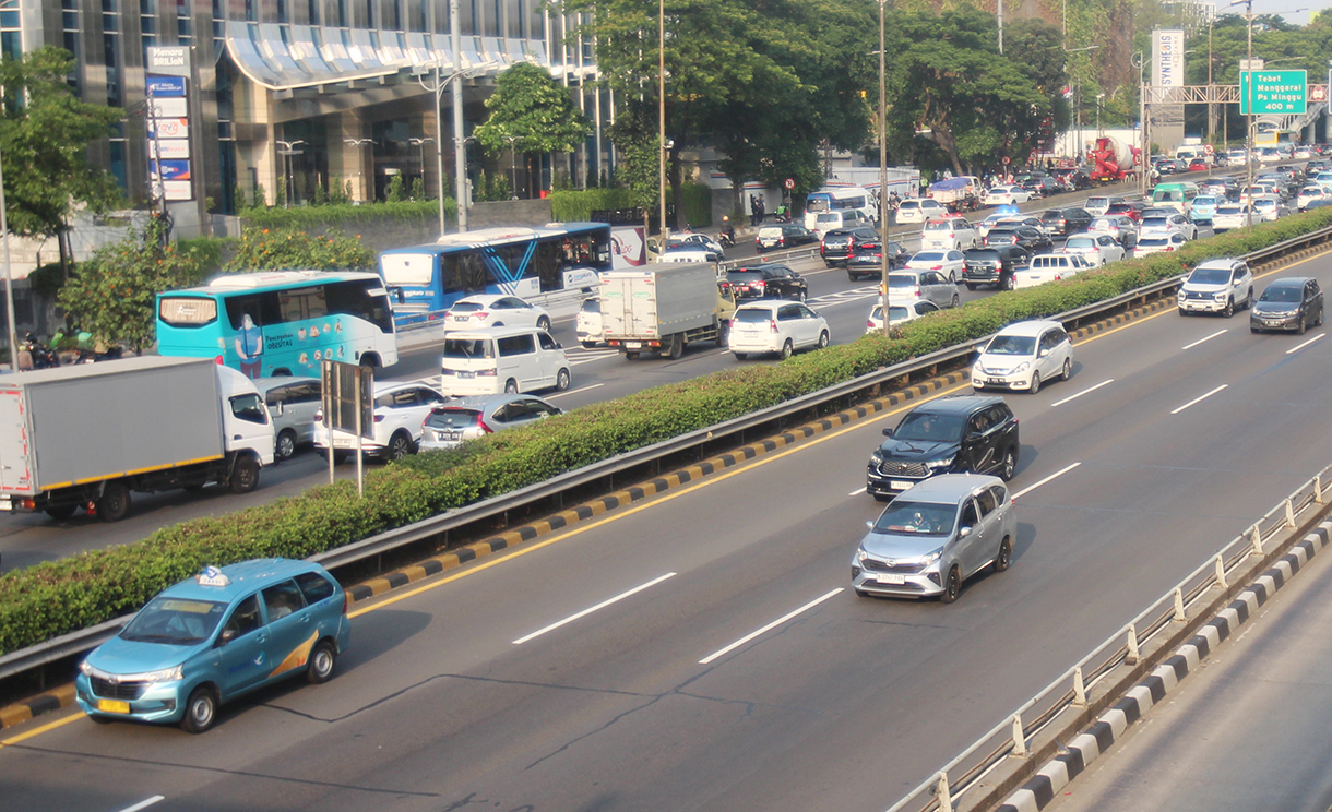 Arus lalulintas di Tol Dalam Kota, Semanggi, Jakarta, Minggu(22/9/2024).  (BeritaNasional.com/ Oke Atmaja)