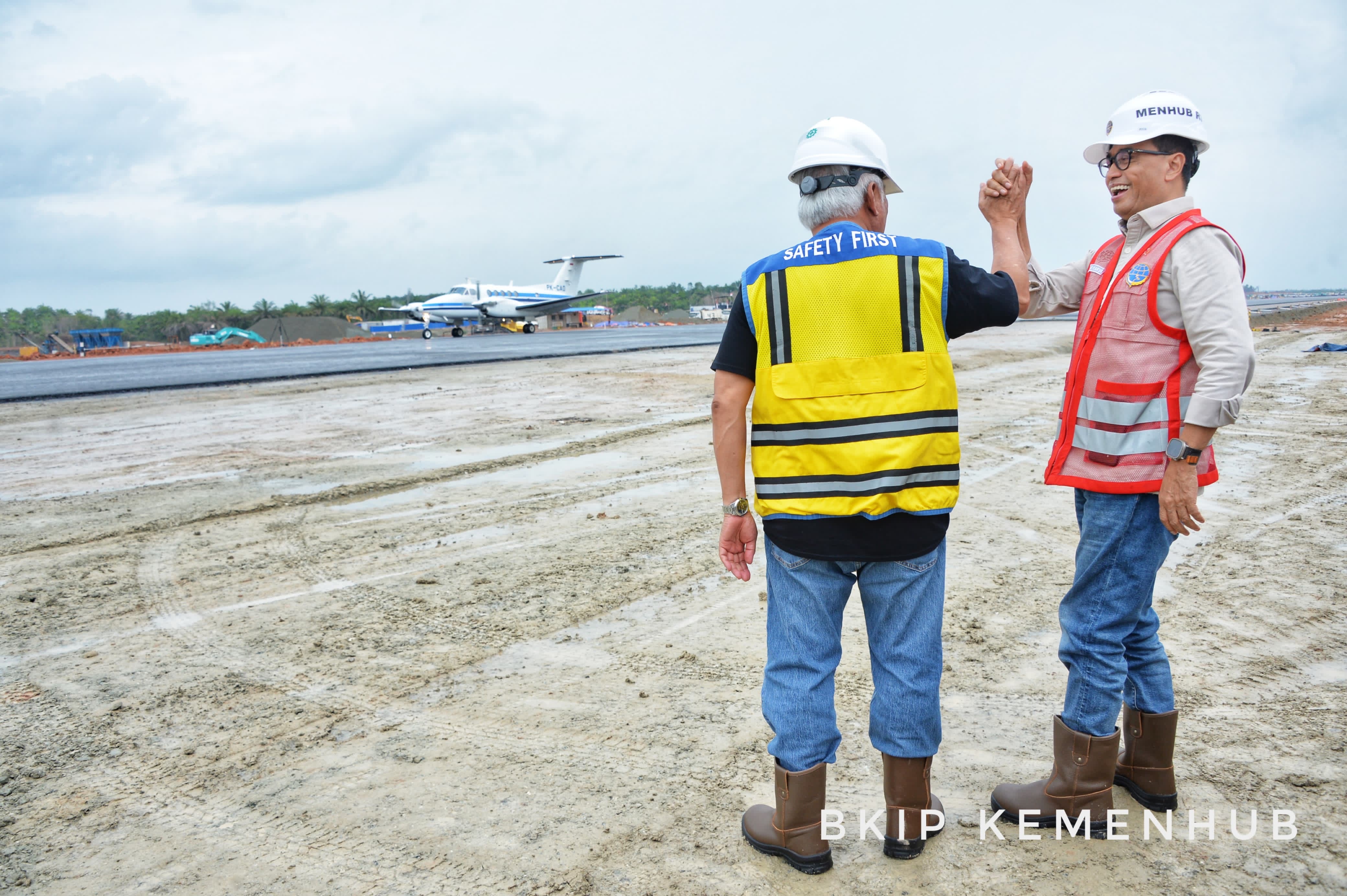 Menteri Perhubungan Budi Karya Sumadi saat meninjau bandara IKN.  (Foto/Kemenhub).