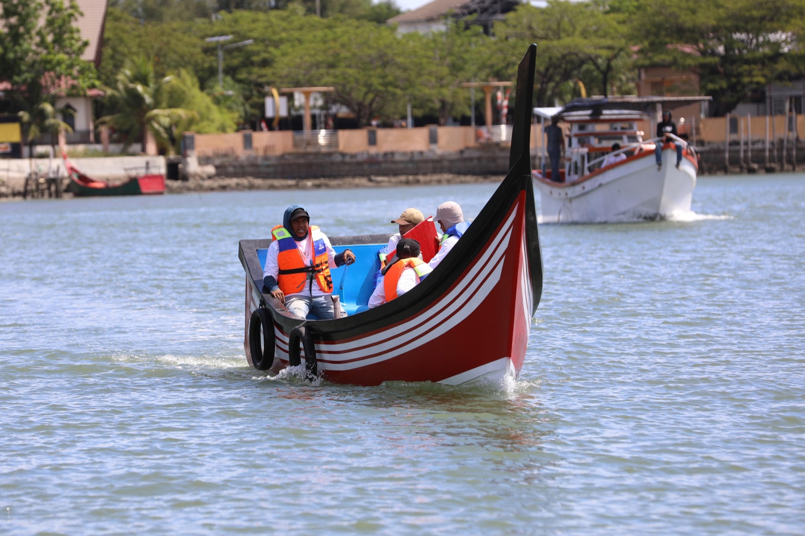 Fiber Boat Buatan Amanah dapat Respons Positif dari Nelayan Aceh. (Foto/Amanah).