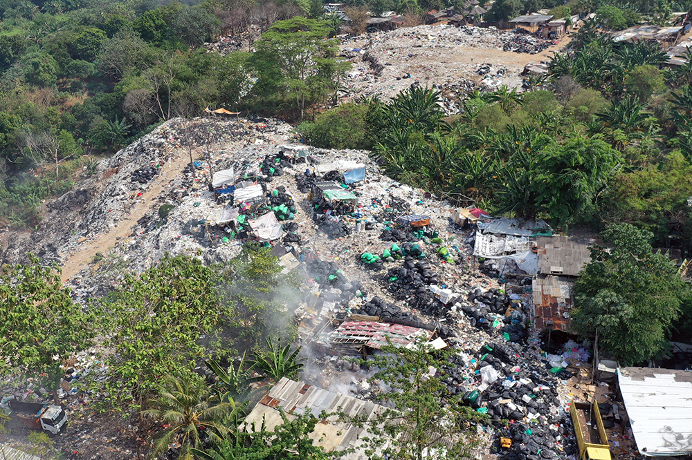 Inilah penampakan tempat pembuangan sampah liar di daerah Depok. (BeritaNasional/Elvis Sendouw)