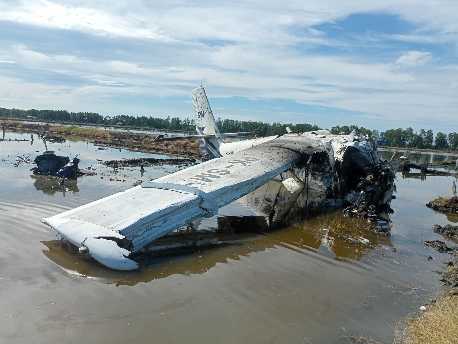 Puing-puing pesawat SAM Air yang jatuh di Gorontalo. (Foto/Istimewa)