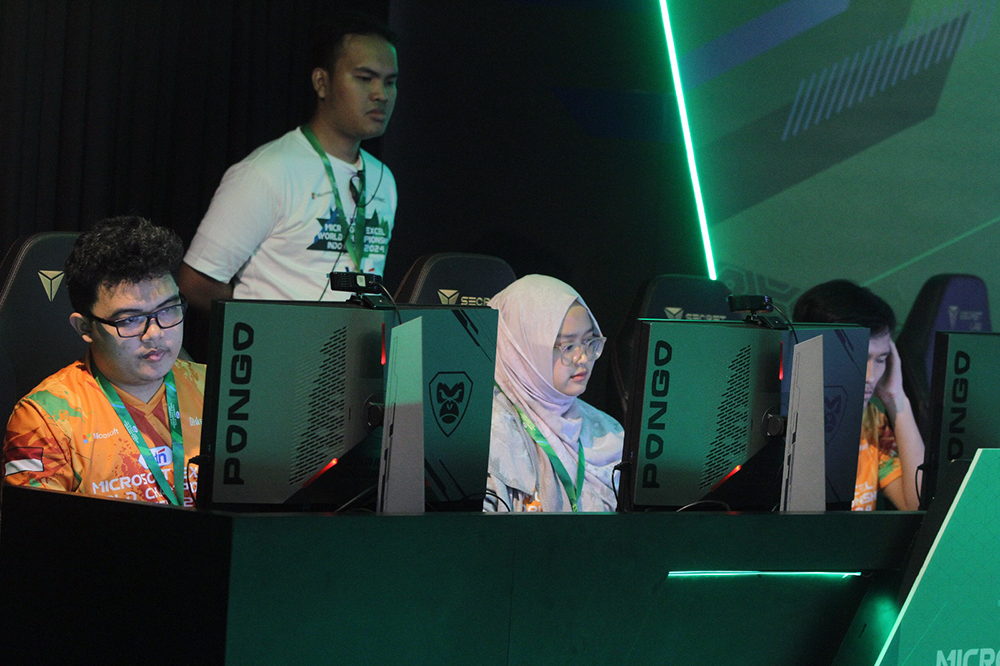 Peserta mengikuti ajang Microsoft Excel World Championship Indonesia 2024 . (BeritaNasional/Elvis Sendouw)