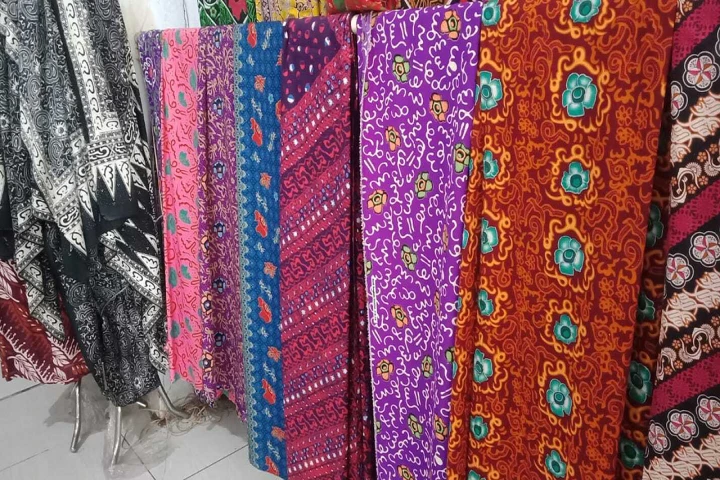 Batik besurek dengan motif kaligrafi. (Foto/Kemenparekraf)