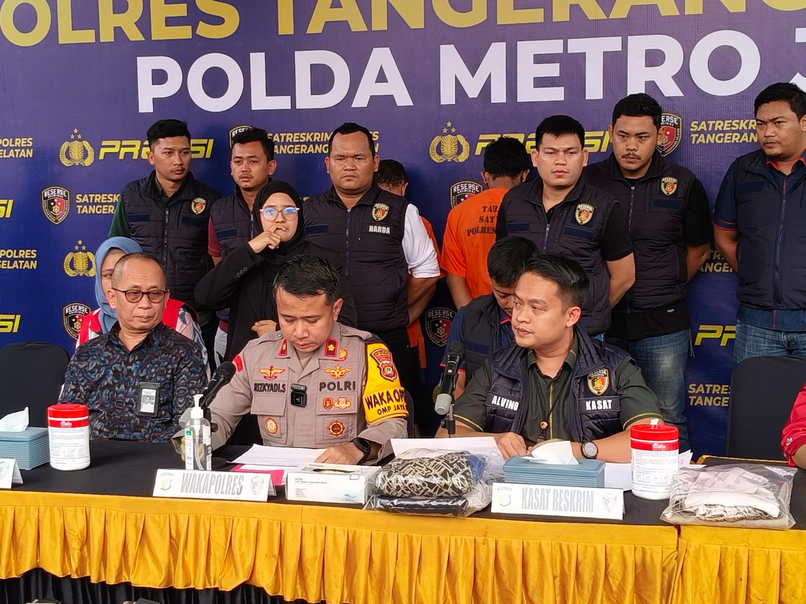 Kasat Reskrim Polres Tangerang Selatan AKP Alvino Cahyadi saat konferensi pers. (Foto/Polres Tangsel).