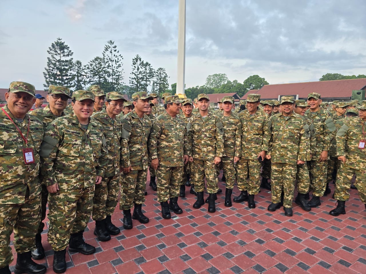 Prabowo Ikut Latihan Baris-berbaris Bersama Kabinet Merah Putih. (Foto/Kantor Komunikasi Presiden).