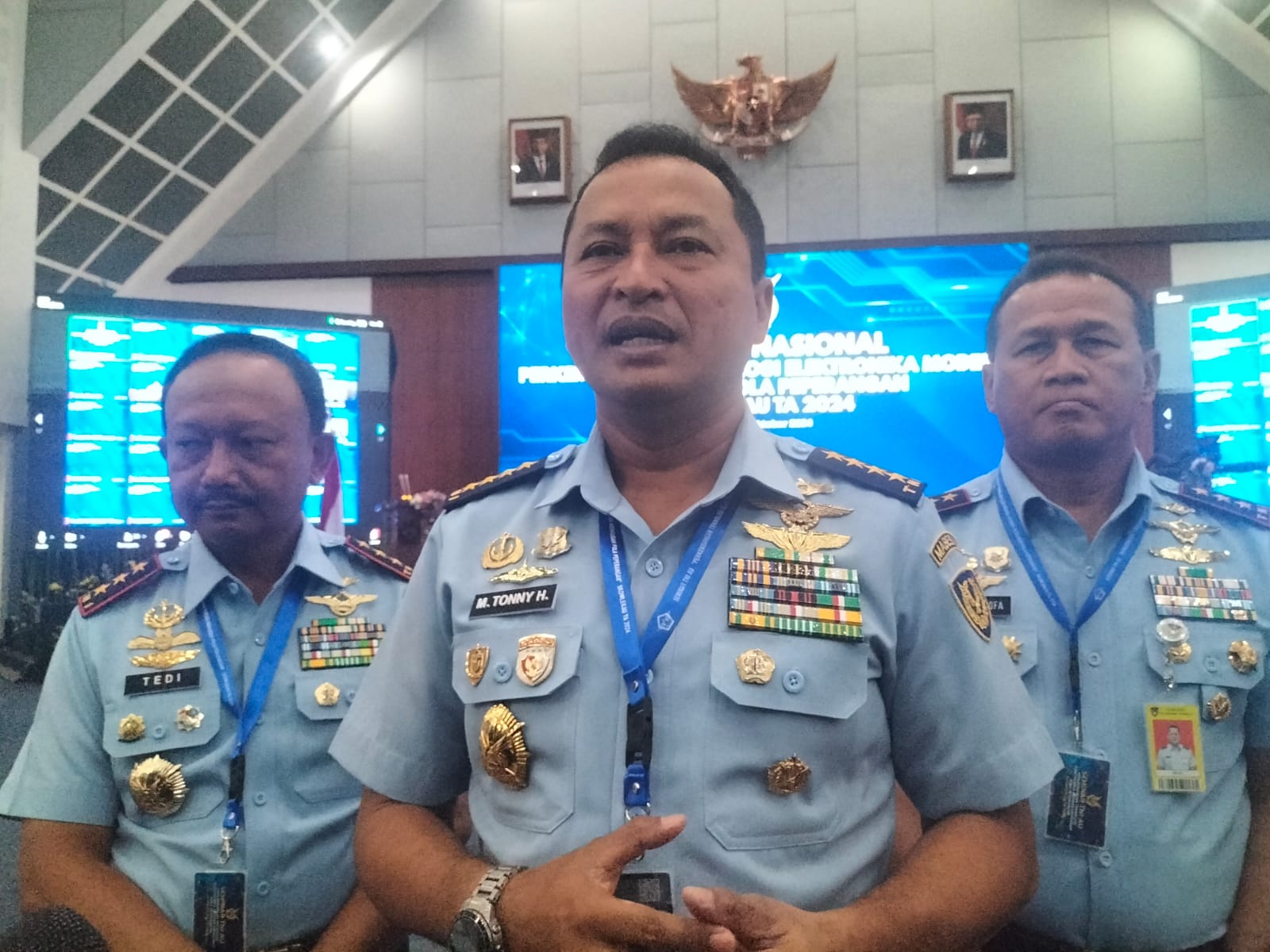 Kepala Staf Angkatan Udara Marsekal TNI Mohamad Tonny Harjono (tengah) saat diwawancarai. (Foto/Istimewa)