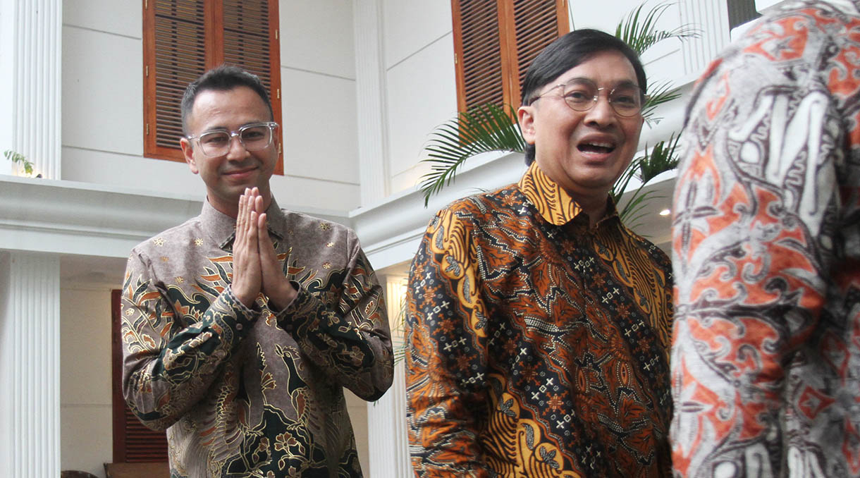 Raffi Ahmad Bersama Musikus Yovie Widianto menyapa wartawan setibanya di kediaman Presiden Terpilih Prabowo Subianto. (BeritaNasional/Oke Atmaja).