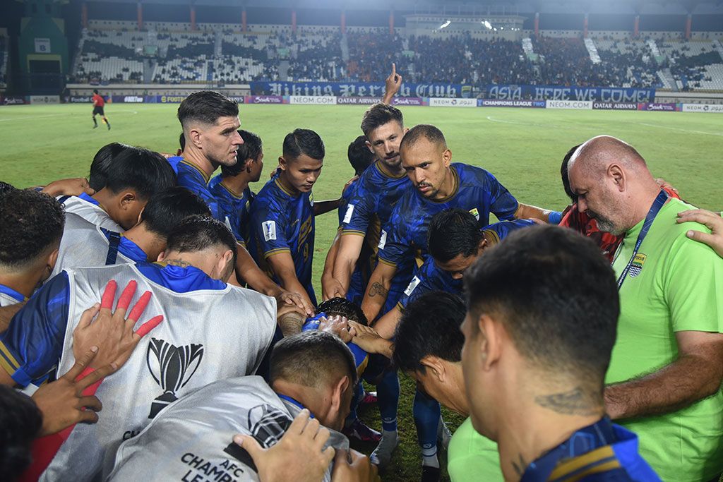 Para pemain Persib saat berlaga di Liga 1 musim 2024/2025. (Foto/Persib)