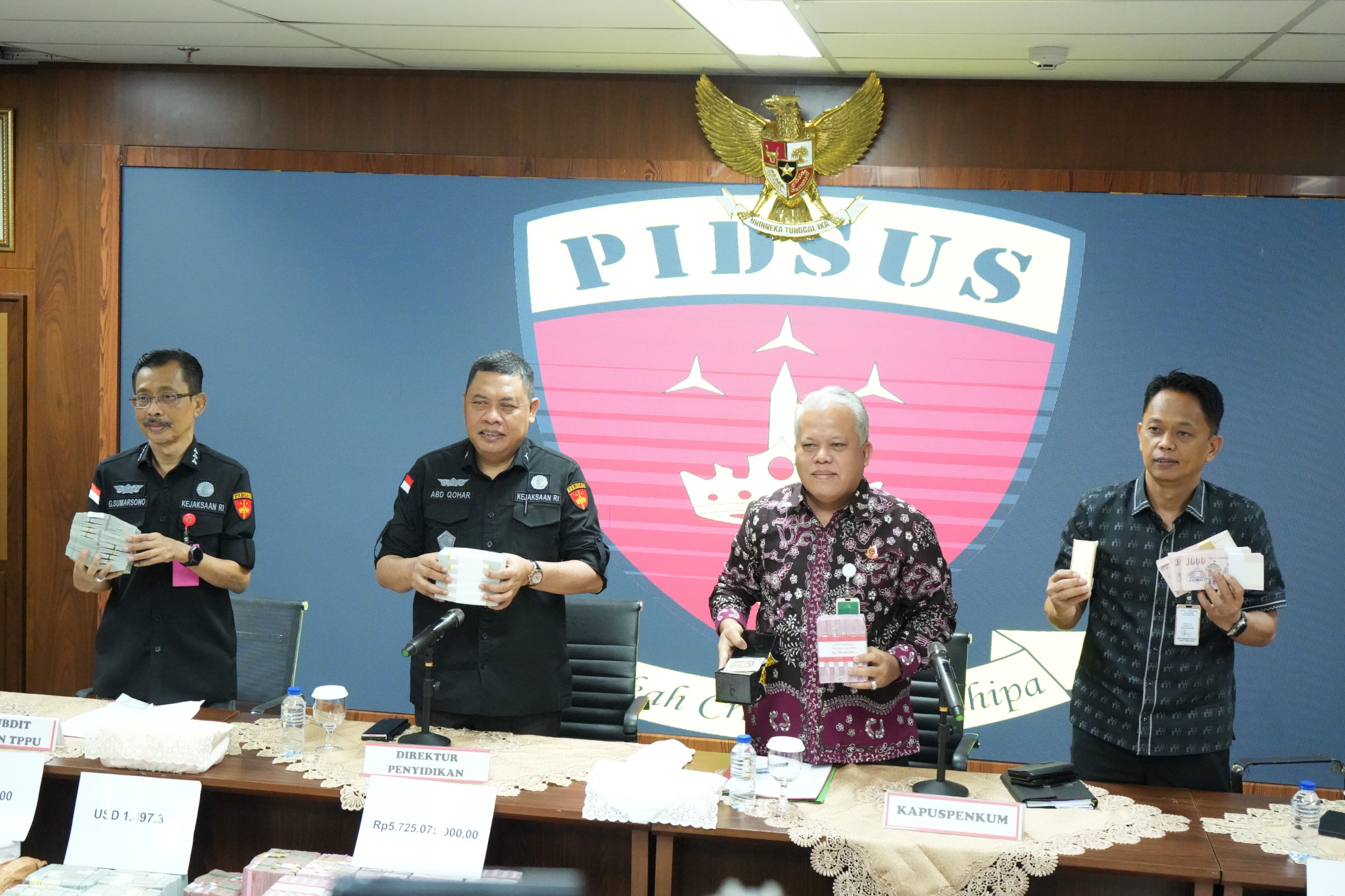 Jumpa Pers Kejaksaan Agung dalam penetapan tersangka pensiunan pejabat Mahkamah Agung Zarof Ricar. (Foto/Puspenkum Kejagung)