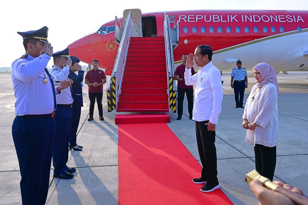 Presiden Joko Widodo (Jokowi) didampingi Ibu Iriana Joko Widodo (BPMI Setpres/BeritaNasional)