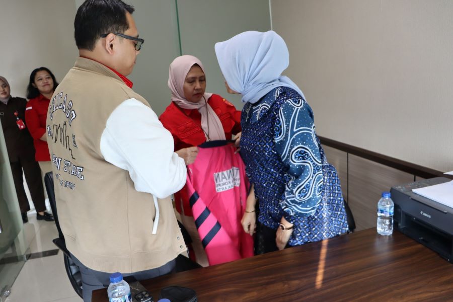 Rina Pertiwi, Panitera Pengadilan Tinggi Banten, jadi tersangka kasus dugaan korupsi terkait eksekusi sita tanah Rp 244,6 miliar. (BeritaNasional/Bachtiarudin Alam)