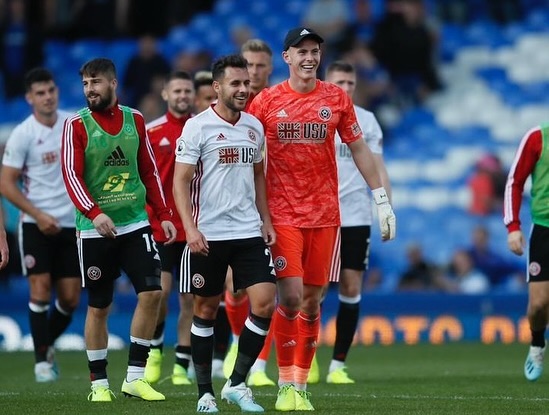 Pesepak bola Dean Henderson (kanan) bersama George Baldock (dua dari kanan) saat berseragam Sheffield United. (Foto/Instagram @deanhenderson)