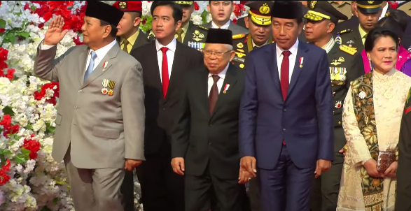 Dari kiri, Menhan Prabowo Subianto, Wapres Ma'ruf Amin, dan Presiden Jokowi menghadiri HUT TNI. (Foto/tangkapan layar YT Setpres)