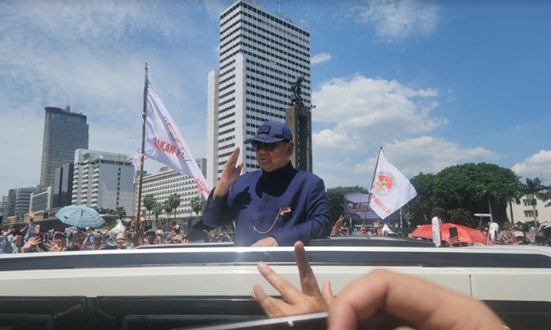 Hormat Presiden Prabowo ke warga (Beritanasional/Bachtiar)