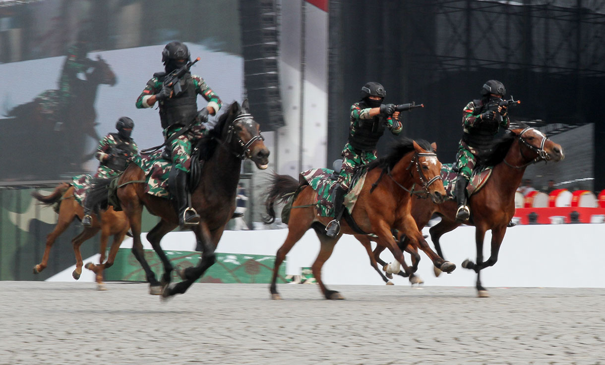 Pasukan berkuda TNI saat HUT TNI 2024. (BeritaNasional/Oke Atmaja)