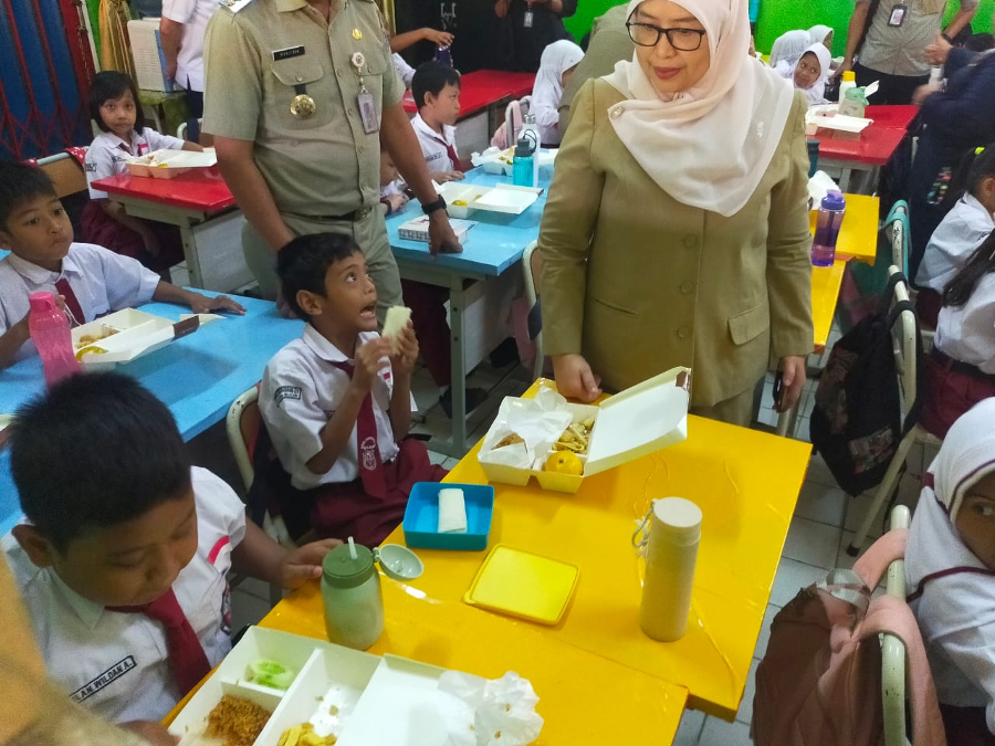 Pemprov DKI Uji Coba Makan Bergizi Gratis di SDN Gunung, Kebayoran Baru, Jakarta Selatan. (BeritaNasional/Lydia)