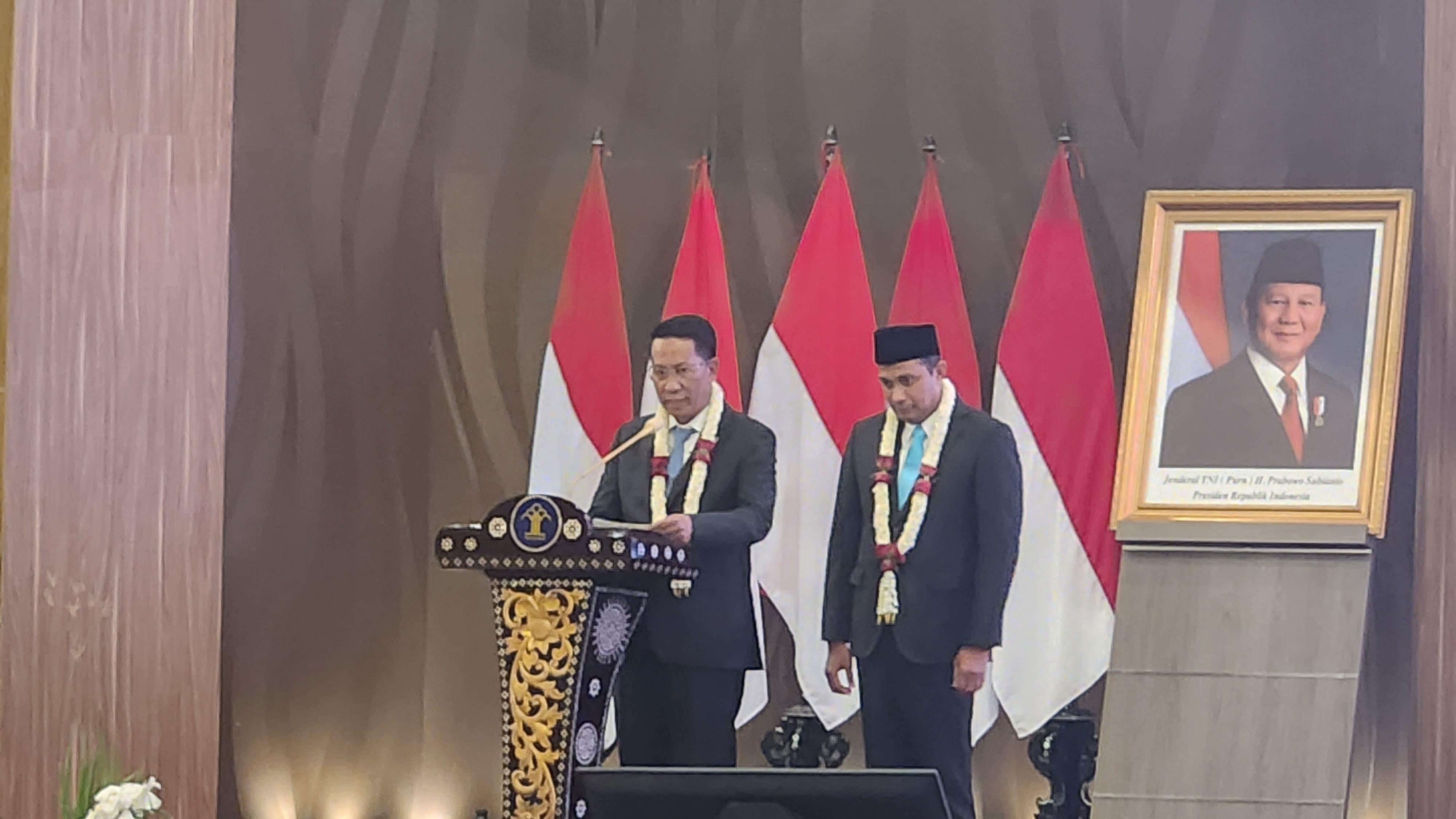 Menteri Hukum Supratman Andi Agtas (kiri) saat berpidato di Kemenkumham. (BeritaNasional/Panji)