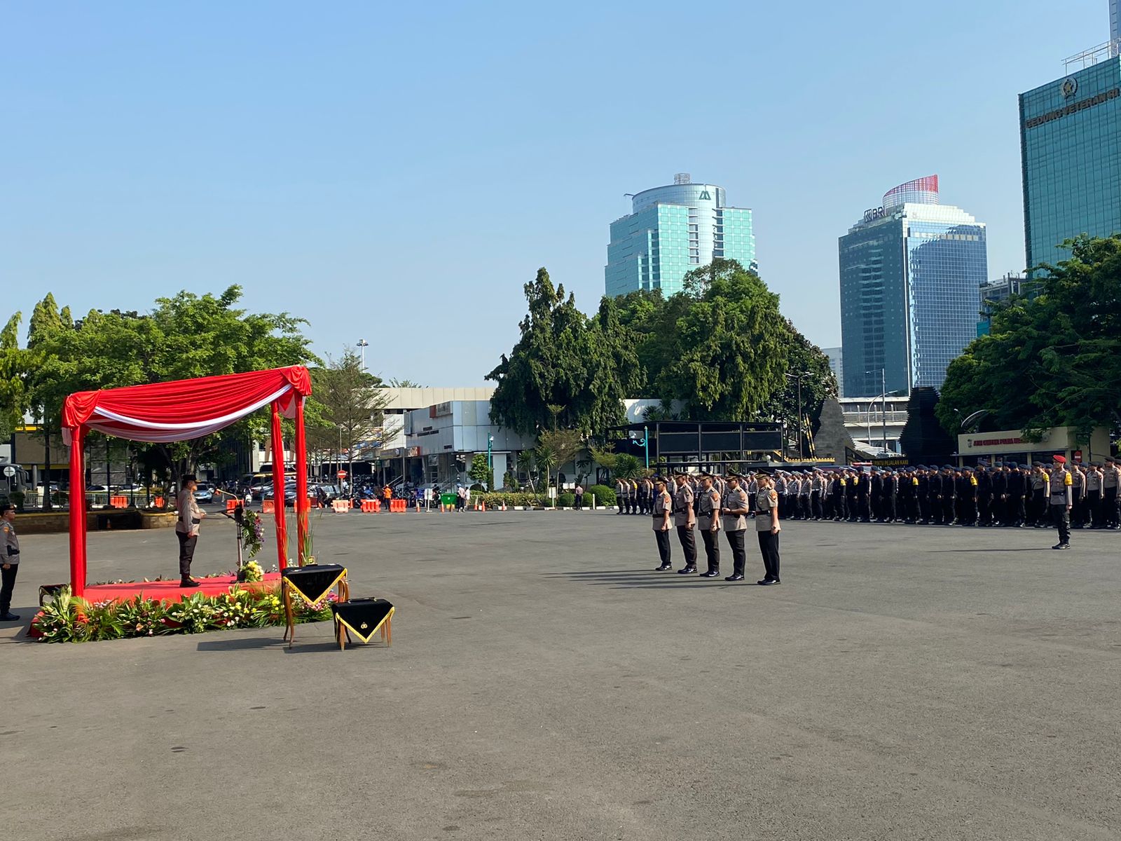 Kapolda Metro Jaya Irjen Karyoto saat  memimpin upacara serah terima jabatan di Lapangan Presisi Polda Metro Jaya (Beritanasional/ Bachtiarudin Alam).