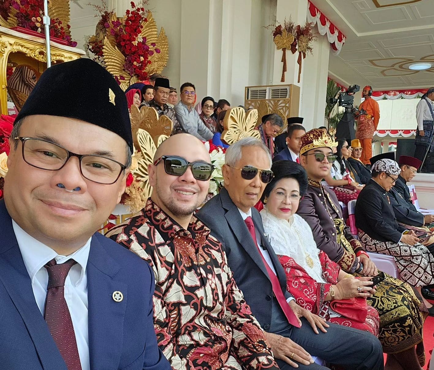 Romy Soekarno (kiri) resmi menjadi anggota DPR periode 2024-2029. (Foto/Instagram @romysoekarno)