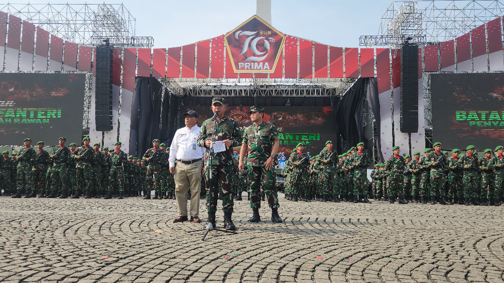 Panglima TNI Jenderal Agus Subiyanto saat penyerahan ratusan unit alpalhankam di Silang Monas. (BeritaNasional/Bachtiarudin)