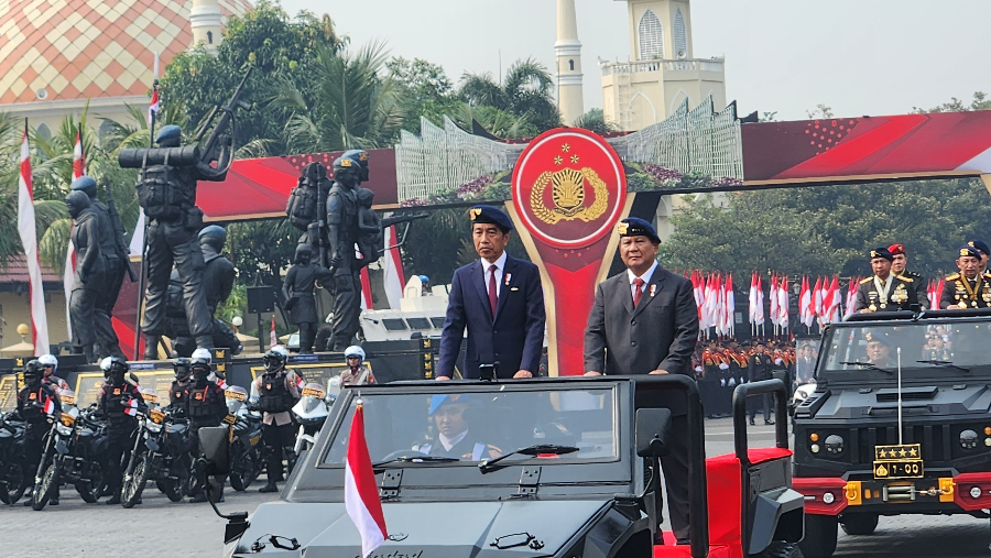 Momen Jokowi dan Prabowo pimpin apel pasukan menjelang pelantikan Presiden dan Wapres terpilih. (BeritaNasional/Panji Septo)