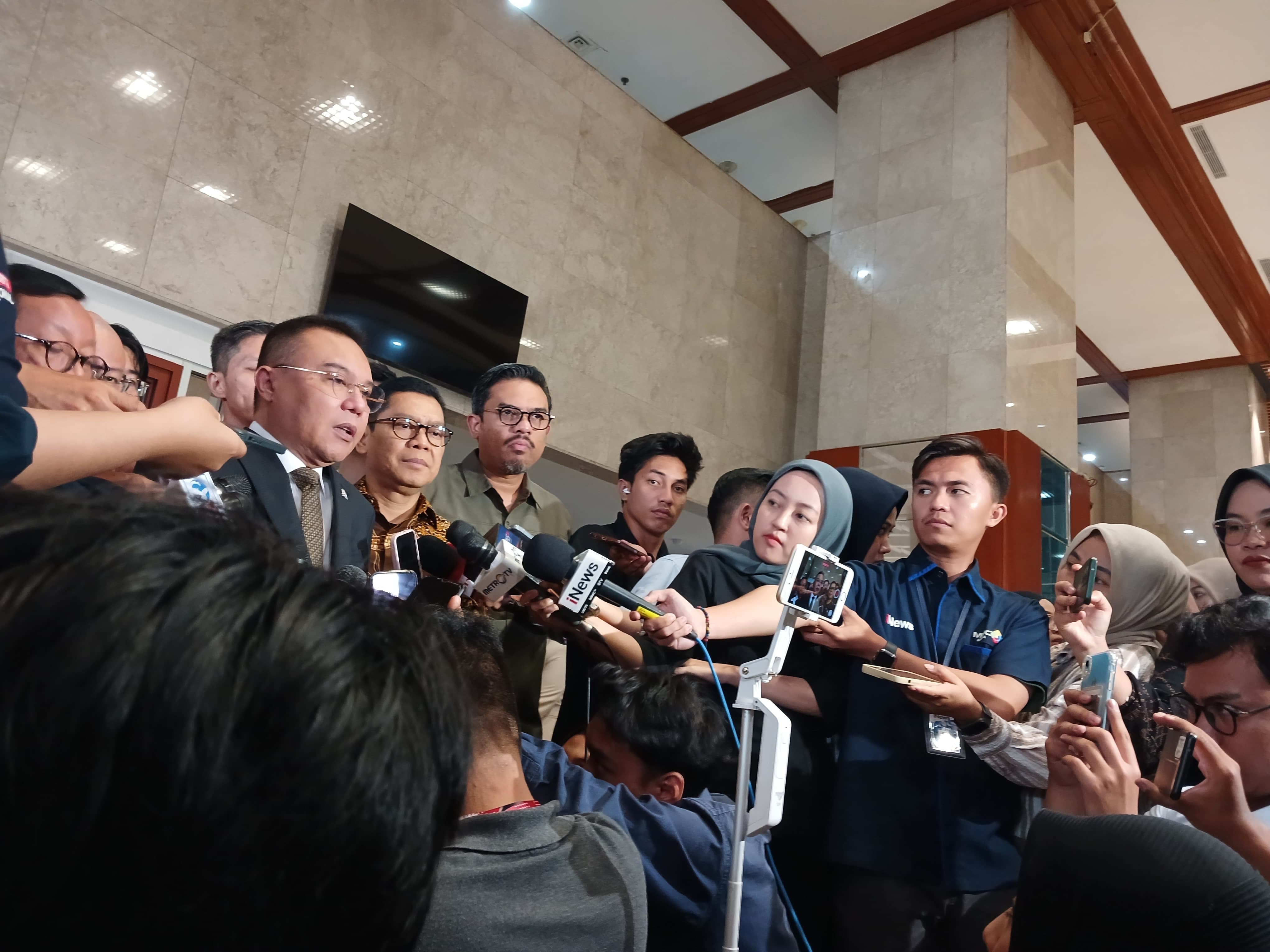 Wakil Ketua DPR Sufmi Dasco Ahmad saat memberikan keterangan terkait kursi menteri UMKM. (BeritaNasional/ahda)