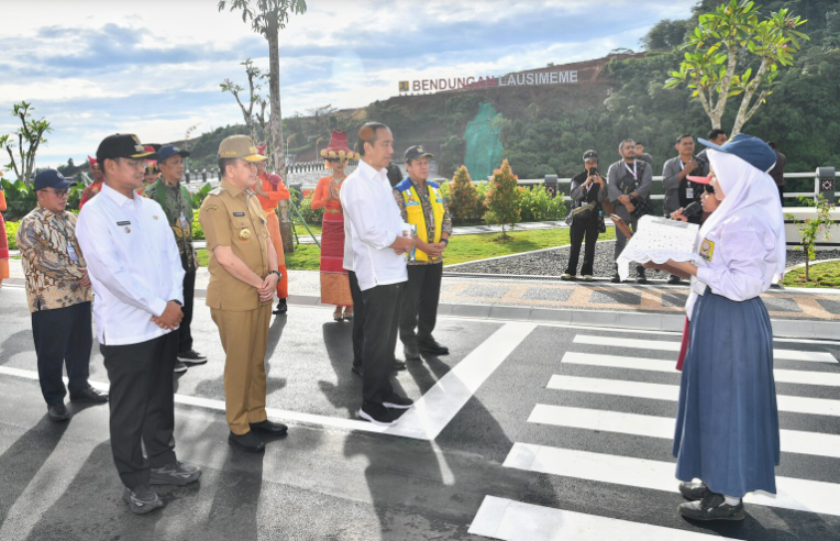 Momen Jokowi luncurkan Bendungan Lausimeme di Kabupaten Deli Serdang, Provinsi Sumatra Utara. (Foto/ BPMI Setpres/Kris)