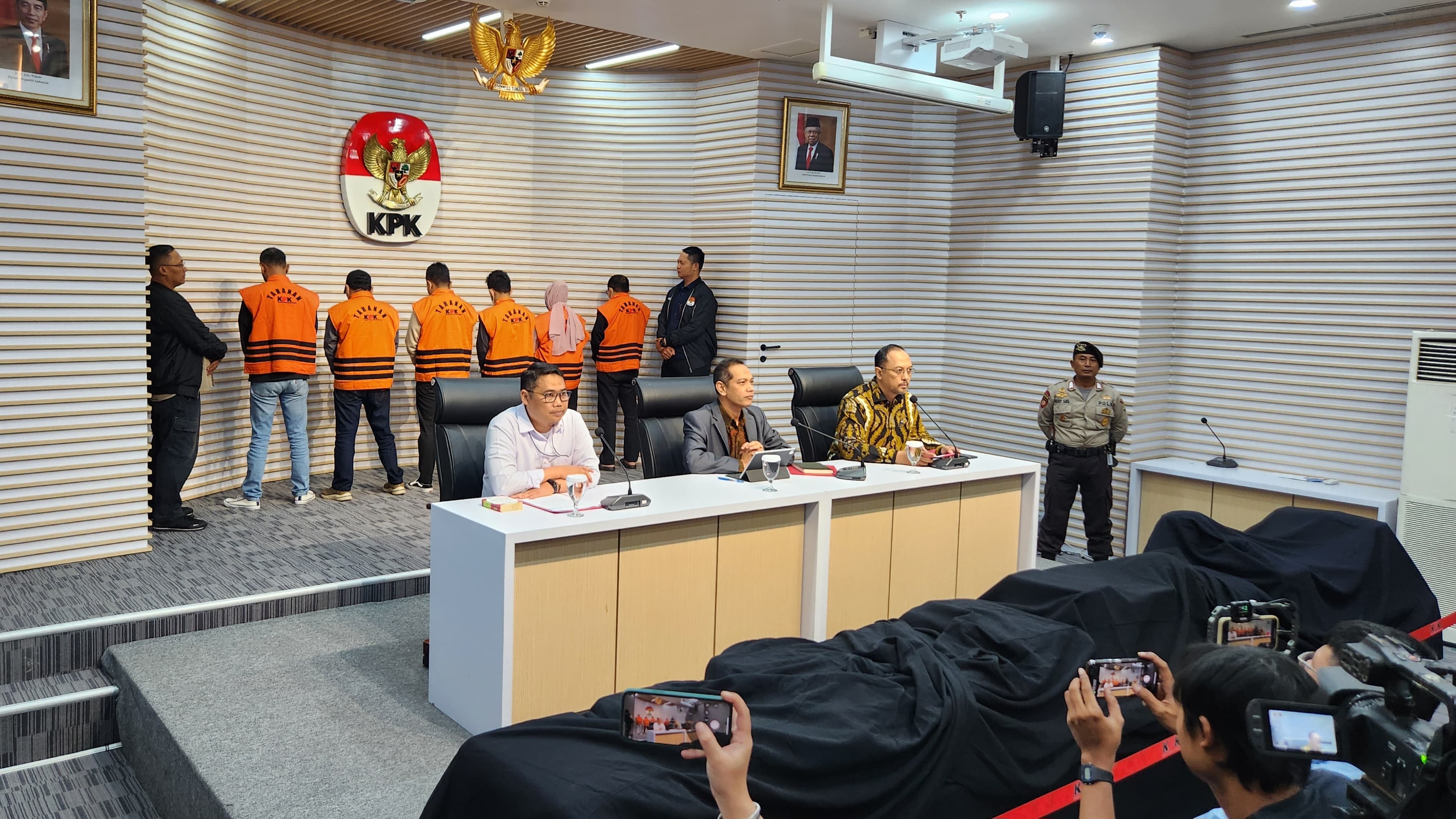 KPK menggelar konferensi pers terkait kasus korupsi Gubernur Kalsel. (BeritaNasional/Panji).