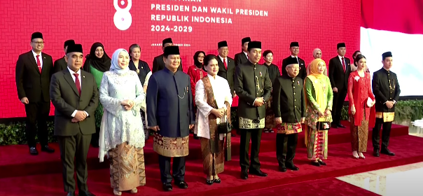 Suasana Joko Widodo-Ma'ruf Amin dan Prabowo Subianto-Gibran Rakabuming Raka saat akan mengikuti pelantikan presiden di Gedung MPR. (Foto/YouTube Setpres)