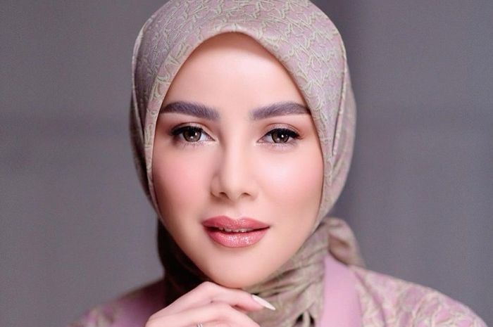 Aktris sekaligus presenter Olla Ramlan. (Foto/Instagram OR)