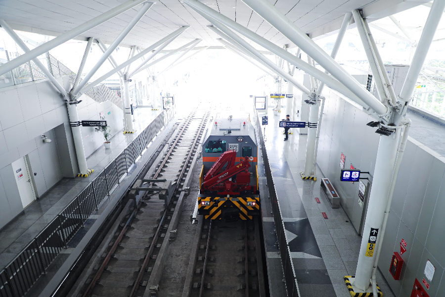 Kegiatan PJ Gubernur Kunjungan ke Pembangunan LRT Jakarta Fase 1B di Stasiun LRT Velodrome. (Foto: Diskominfotik DKI Jakarta