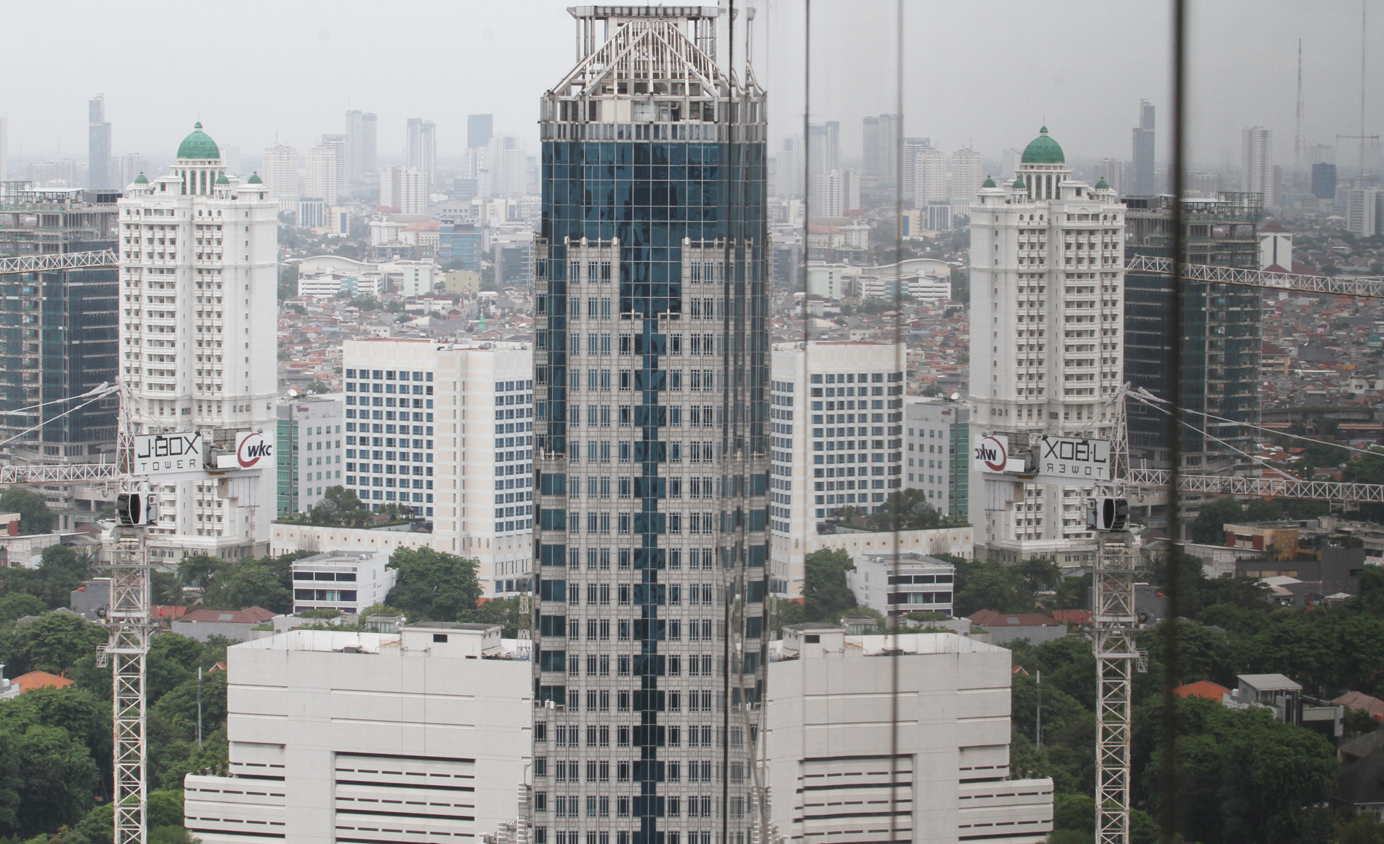 Foto suasana deretan gedung bertingkat di Jakarta,Sabtu (26/10/2024). (BeritaNasional.com/Oke Atmaja)