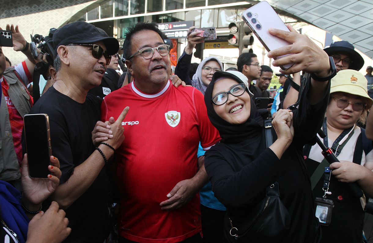 Calon gubernur PDIP Rano Karno. (tengah). (BeritaNasional/Oke Atmaja)