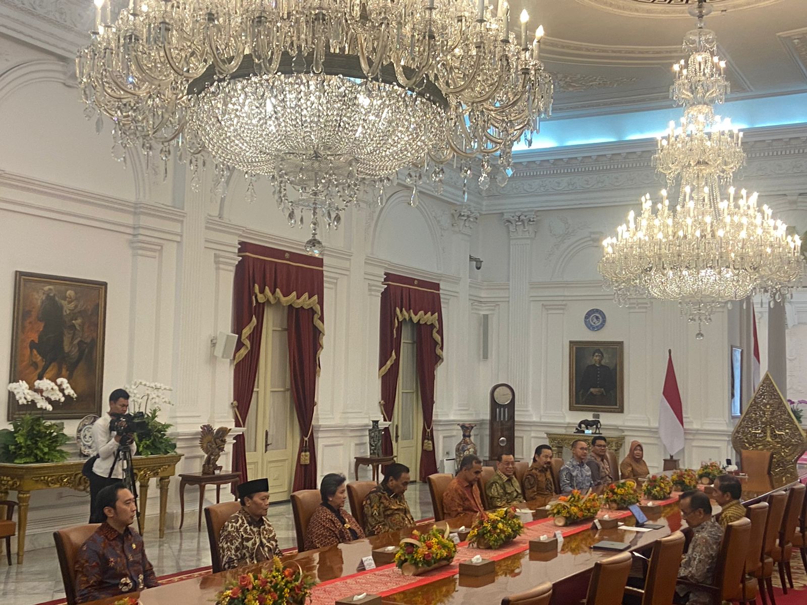 Pimpinan MPR saat bertemu dengan Presiden Jokowi di Istana Negara. (Foto/Dok MPR RI).