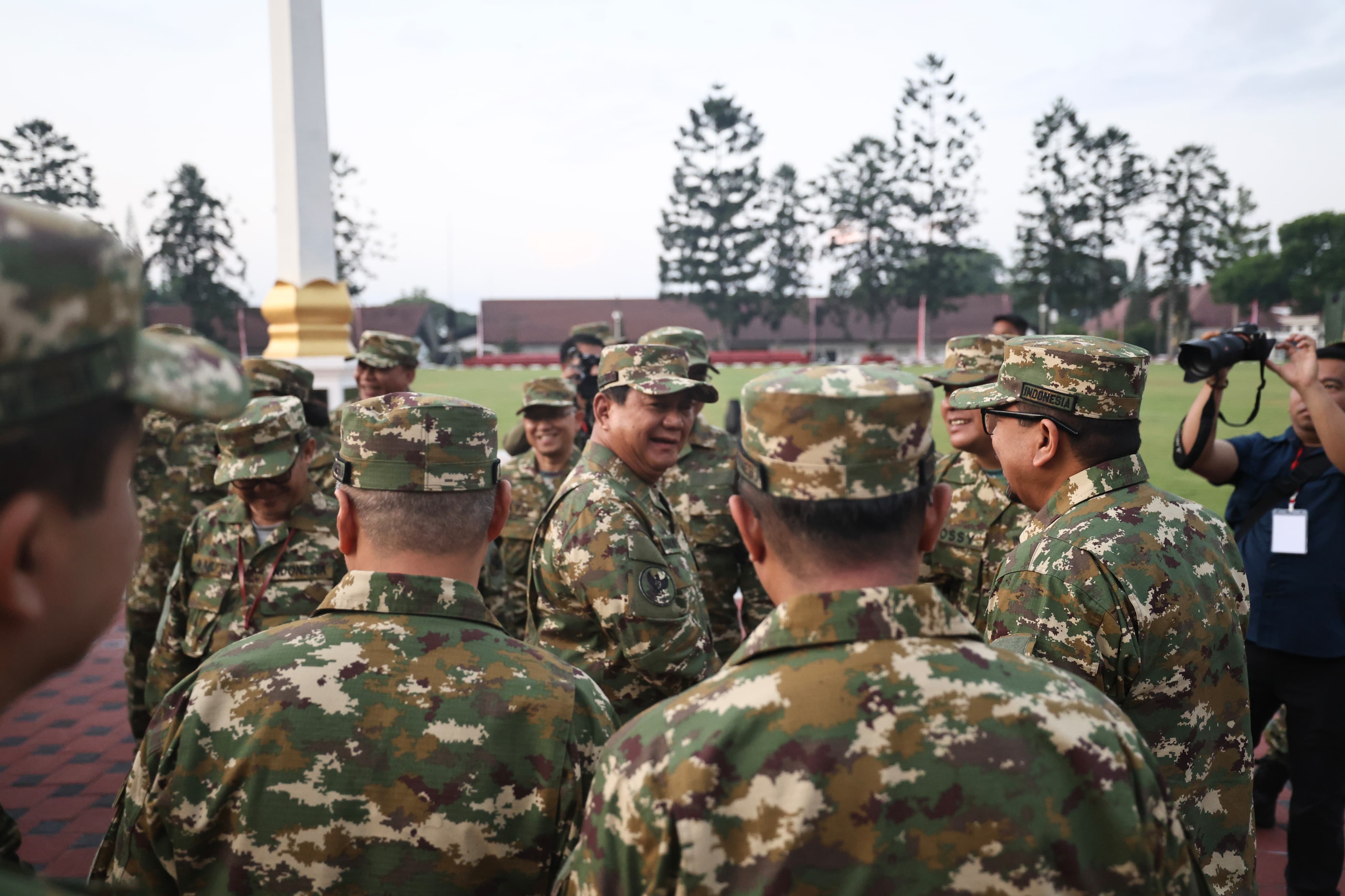 Presiden Prabowo saat memberikan pelatihan di Akmil Magelang kepada para menteri. (Foto/Tim Media Prabowo)