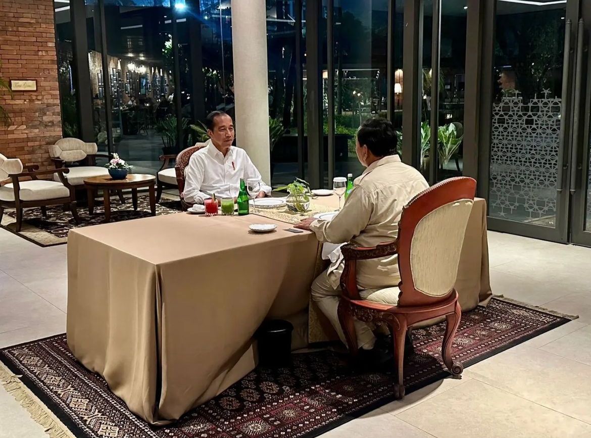 Presiden Jokowi saat makan malam dengan Prabowo Subianto. (Foto/instagram/Jokowi).