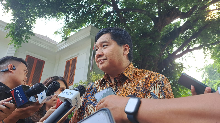 Calon menteri berkunjung ke Prabowo: Natalius Pigai, Fadli Zon dan Maruarar Sirait masuk daftar. (BeritaNasional/Lydia)