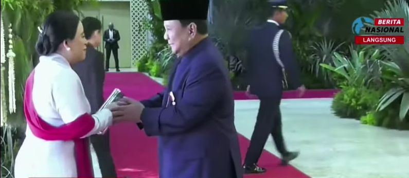 Momen Prabowo Subianto Presiden RI 2024-2029 sambut Puan Maharani. (BeritaNasional/Tangkapan Layar)