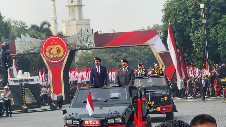 Momen Jokowi dan Prabowo pimpin apel pasukan menjelang pelantikan Presiden dan Wapres terpilih. (BeritaNasional/Panji Septo)