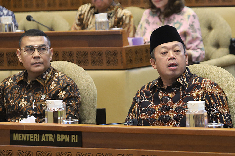 Menteri Agraria dan Tata Ruang/Kepala Badan Pertanahan Nasional (ATR/BPN) Nusron Wahid mengikuti rapat kerja bersama komisi II. (BeritaNasional/Elvis Sendouw)