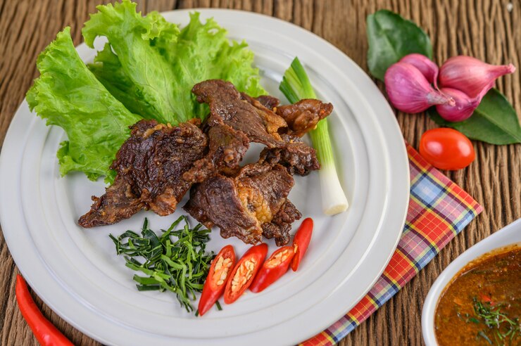 Ilustrasi menu gepuk sapi. (Foto/Freepik)