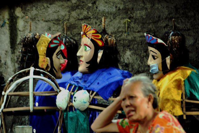 Boneka Ondel-ondel di kampung Keramat Pulo, Senen, Jakarta. (BeritaNasional/Elvis Sendouw)