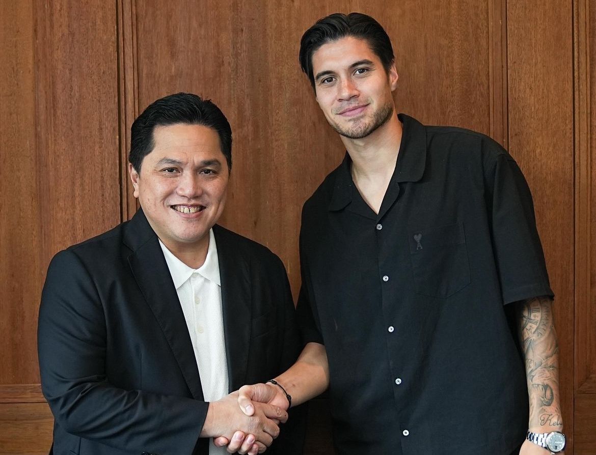 Ketum PSSI Erick Thohir (kiri) dan Kevin Diks (kanan). (Foto/instagram/erickthohir).